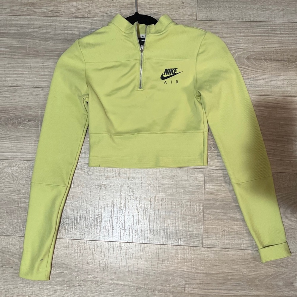 Nike top